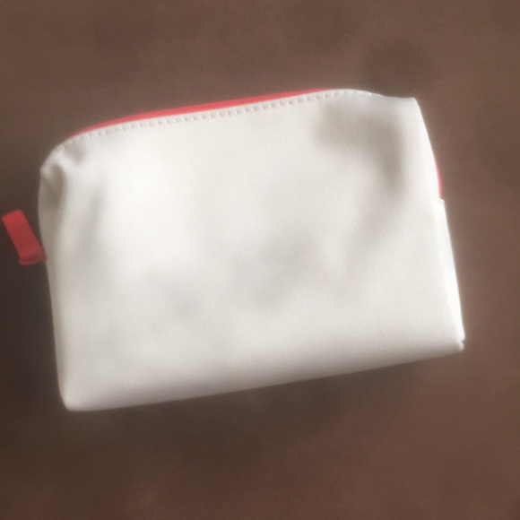 NWOT Makeup/toiletry bag New - Picture 2 of 4